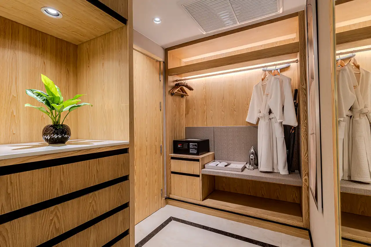 Grand Family Connecting Suite